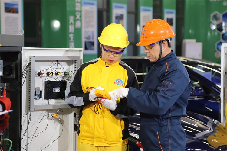 學(xué)新能源充電樁運維工程師專業(yè)，為何西安萬通成為優(yōu)選？