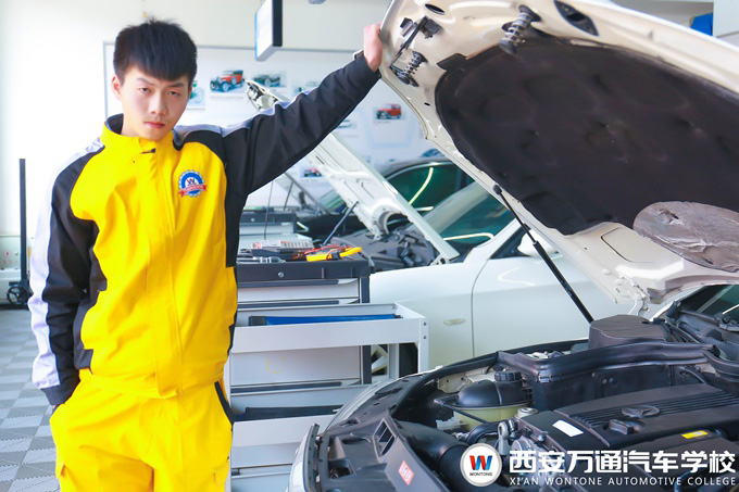 初中生學什么技術好？西安萬通學汽修