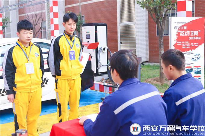 學(xué)汽修是去汽修廠還是到汽修學(xué)校好？