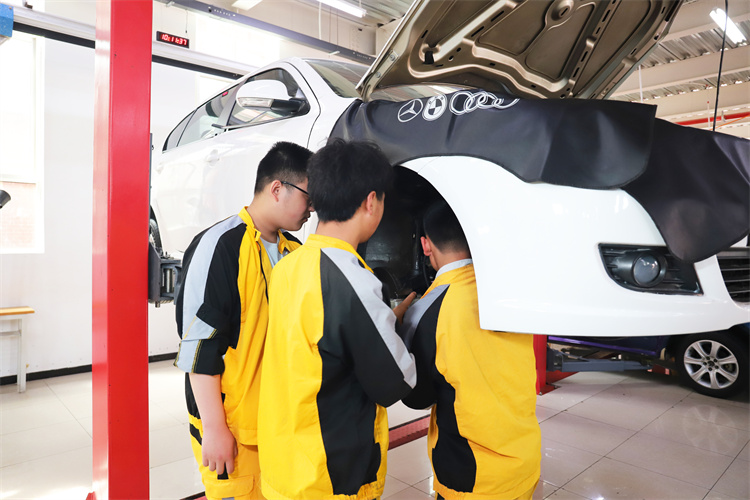 轉(zhuǎn)行學(xué)什么？二手車評(píng)估師了解一下！